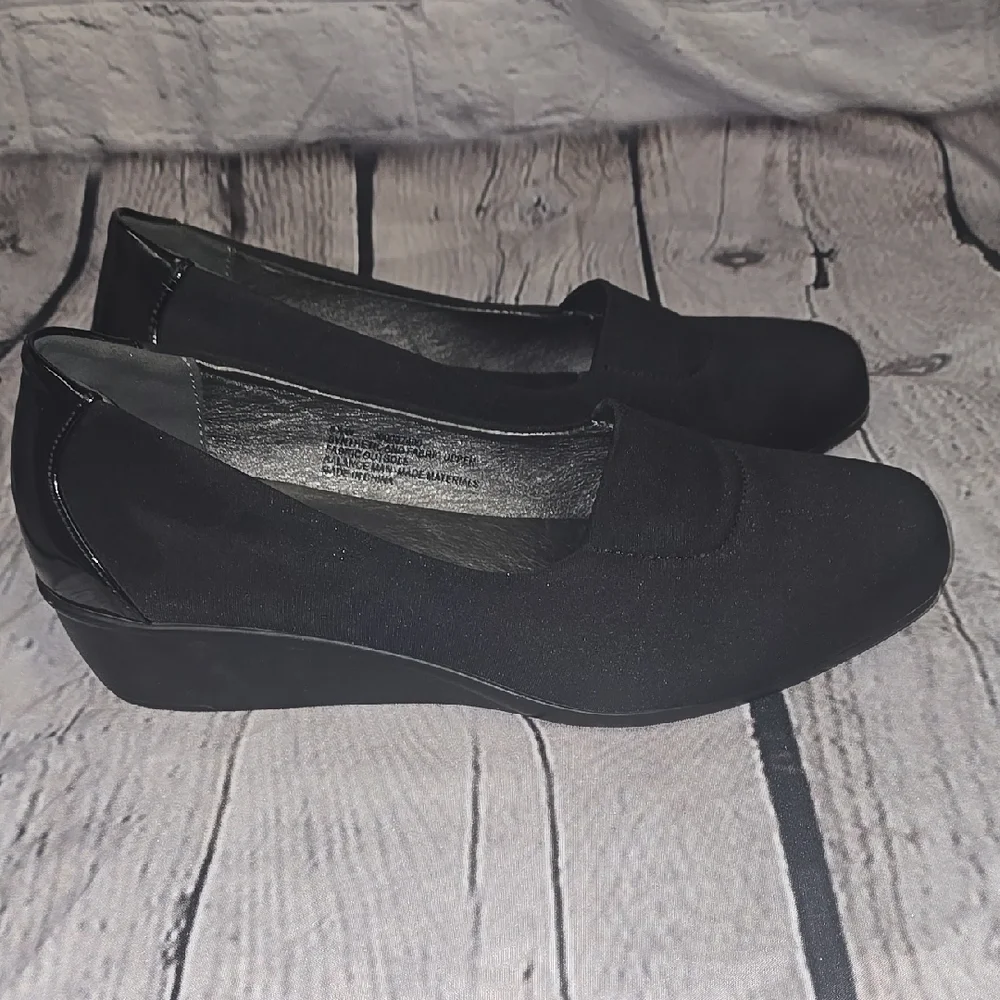 Good Soles by Catherines Black Minimalist Wedge Heel Size 8 1/2 W